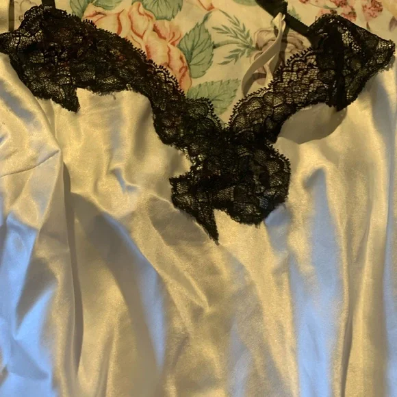 Victoria's Secret White with Black Lace Size Large nightgown - Picture 5 of 8
